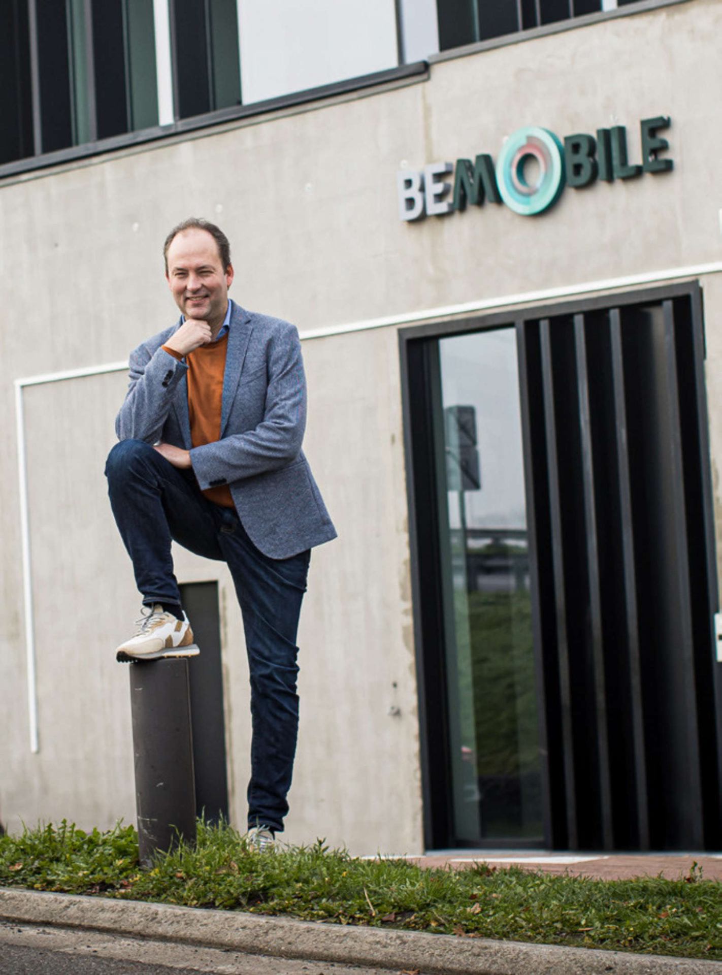 Bart Lannoo of Be-Mobile standing in front of the Be-Mobile office building in Melle.