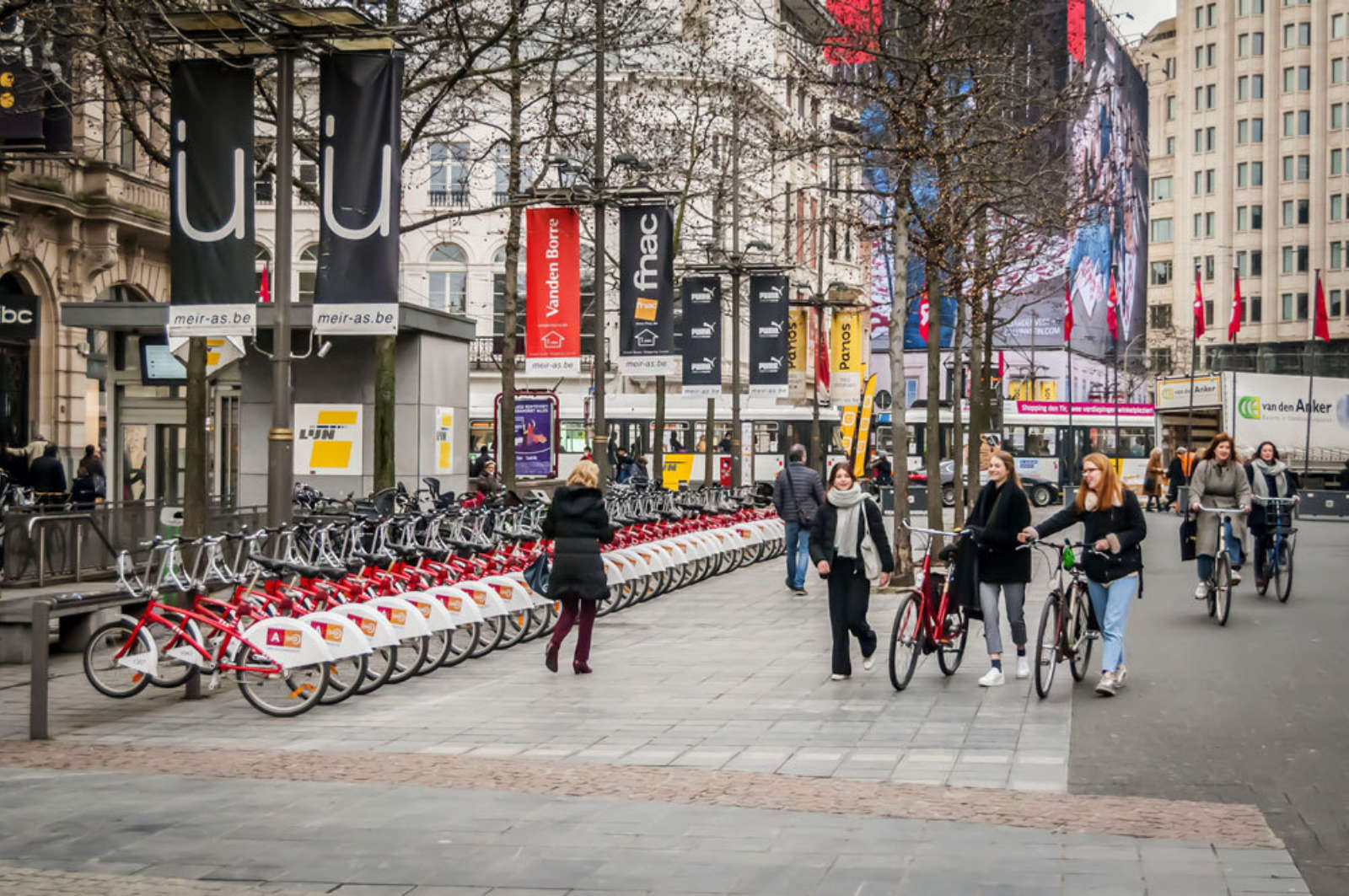 Antwerpen meir shared bikes